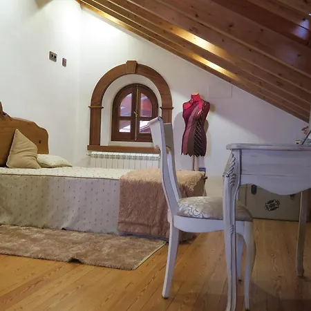 Noz Por Cá... Turismo Em Espaco Rural Alcaria (Leiria)