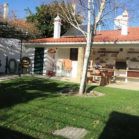 Noz Por Cá... Turismo Em Espaco Rural Alcaria (Leiria)