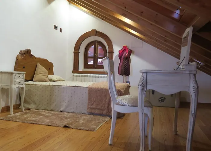 Noz Por Cá... Turismo Em Espaco Rural Alcaria (Leiria)