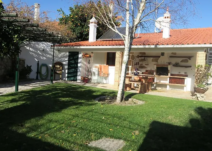Noz Por Cá... Turismo Em Espaco Rural Alcaria (Leiria)